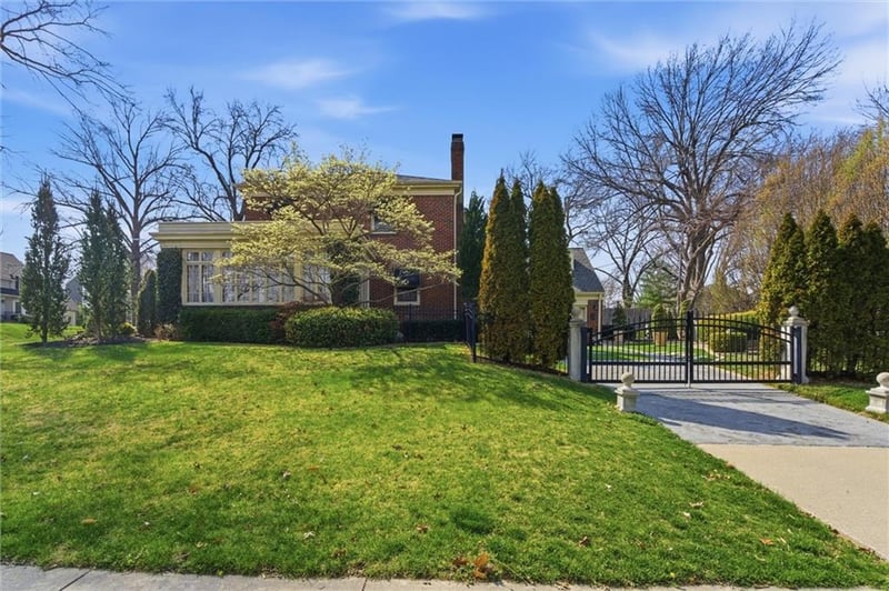 1200 70th Ter, Kansas City, MO 64113