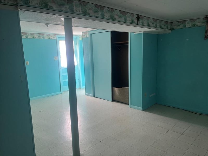 2403 61st Ter, Gladstone, MO 64118