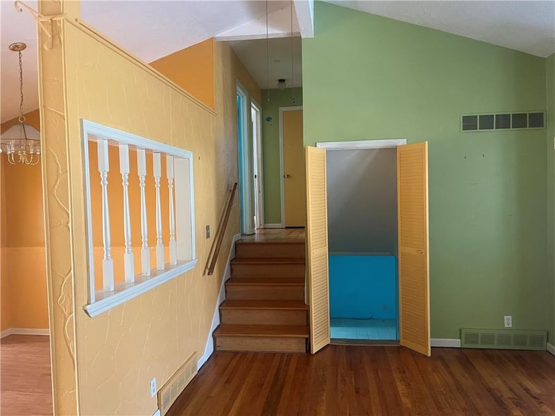 2403 61st Ter, Gladstone, MO 64118