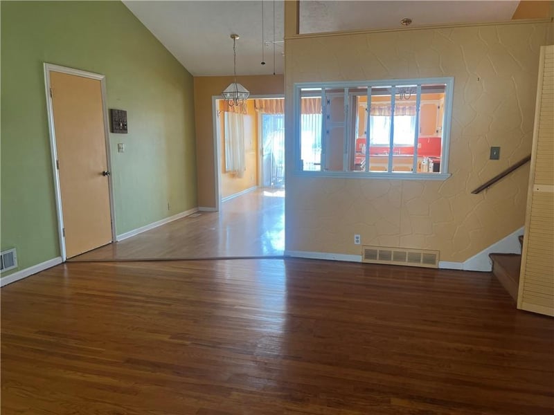 2403 61st Ter, Gladstone, MO 64118