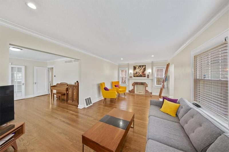 645 62nd St, Kansas City, MO 64110