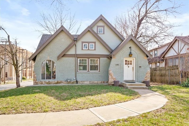 645 62nd St, Kansas City, MO 64110
