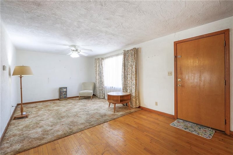 6207 Arcadia Ave, Kansas City, KS 66102