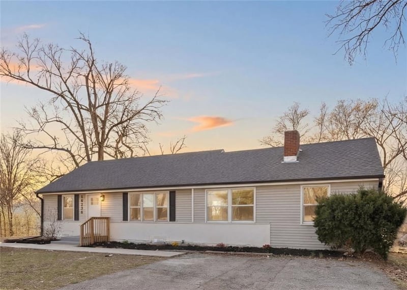 10230 Oakley Ave, Kansas City, MO 64137