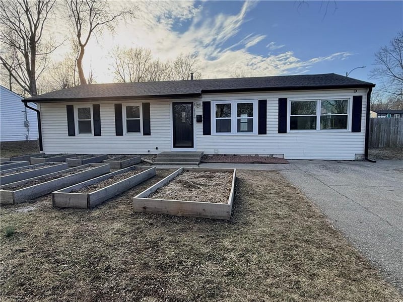 1116 Swope Dr, Independence, MO 64056