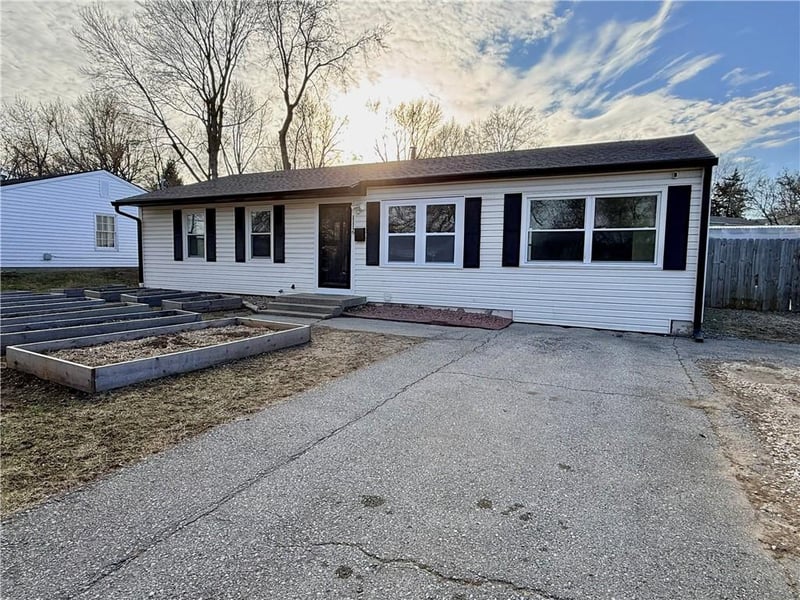 1116 Swope Dr, Independence, MO 64056