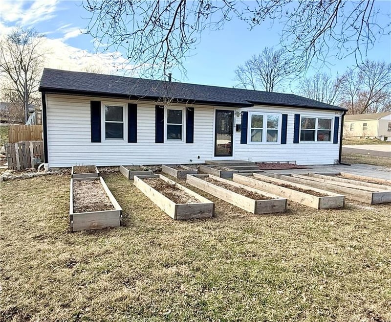1116 Swope Dr, Independence, MO 64056