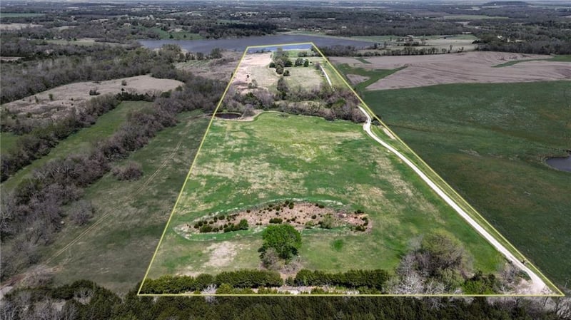 1548 800 Rd, Baldwin City, KS 66006