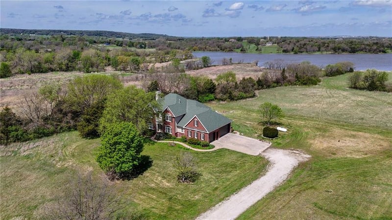 1548 800 Rd, Baldwin City, KS 66006