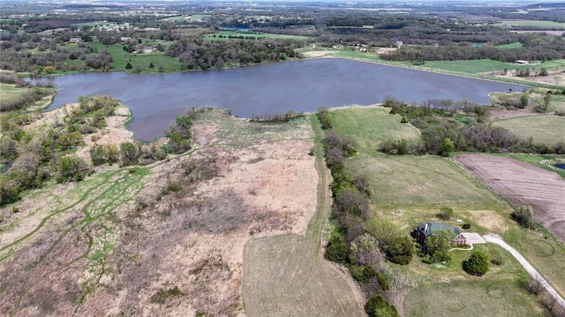1548 800 Rd, Baldwin City, KS 66006