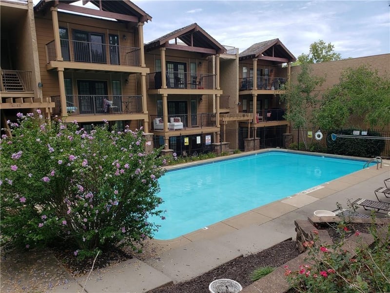 4727 Jarboe St #102, Kansas City, MO 64112