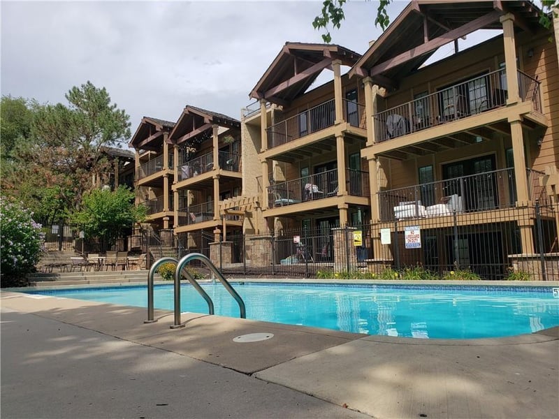 4727 Jarboe St #102, Kansas City, MO 64112