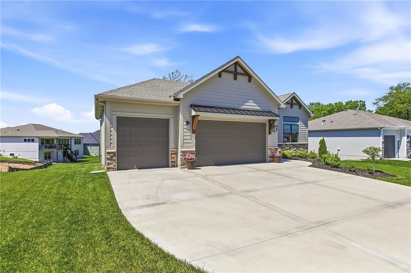 1820 Homestead Dr, Liberty, MO 64068