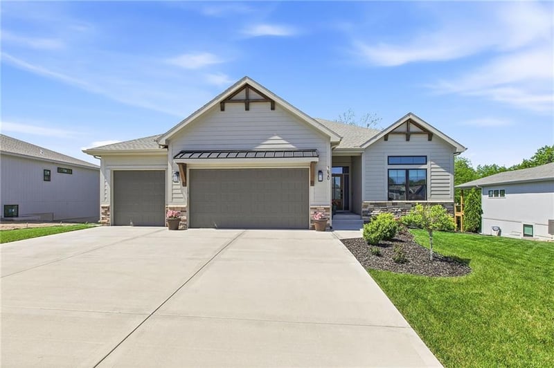 1820 Homestead Dr, Liberty, MO 64068