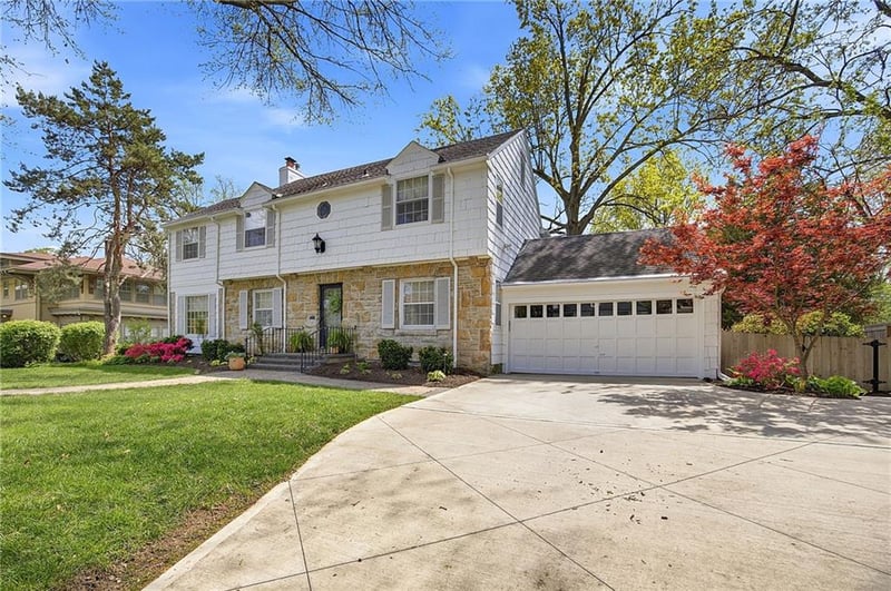 421 W 58th St, Kansas City, MO 64113