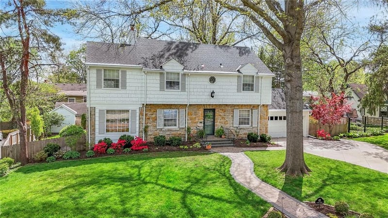 421 W 58th St, Kansas City, MO 64113