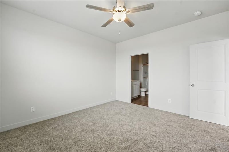 12409 Acacia Dr, Lee's Summit, MO 64086