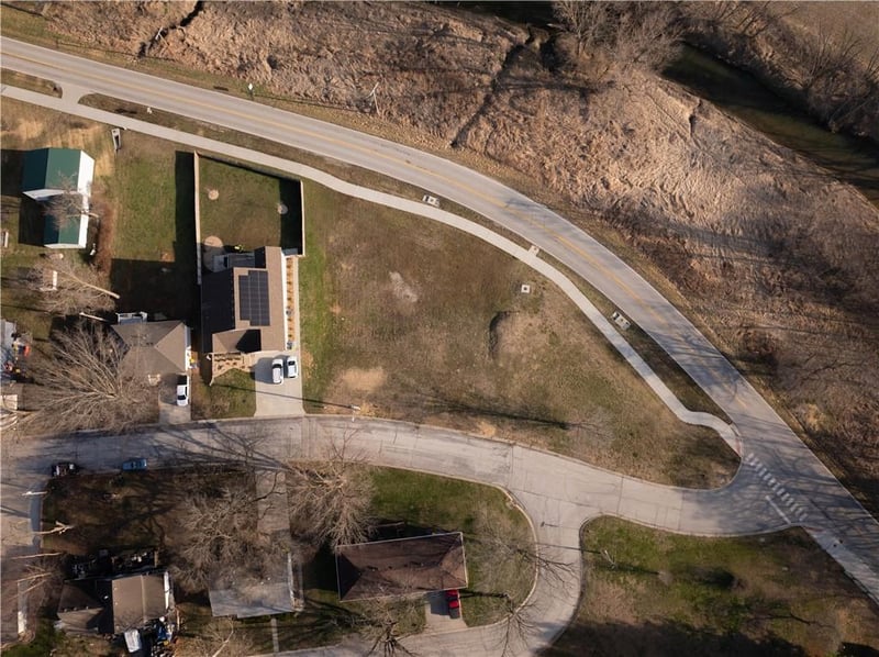 423 E Main St, Smithville, MO 64089