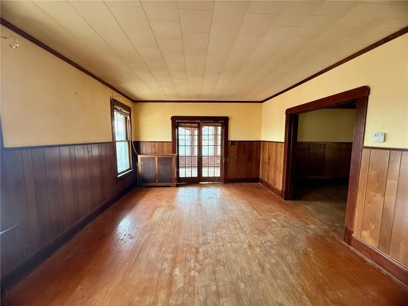 701 Mcdonald St, St Joseph, MO 64505
