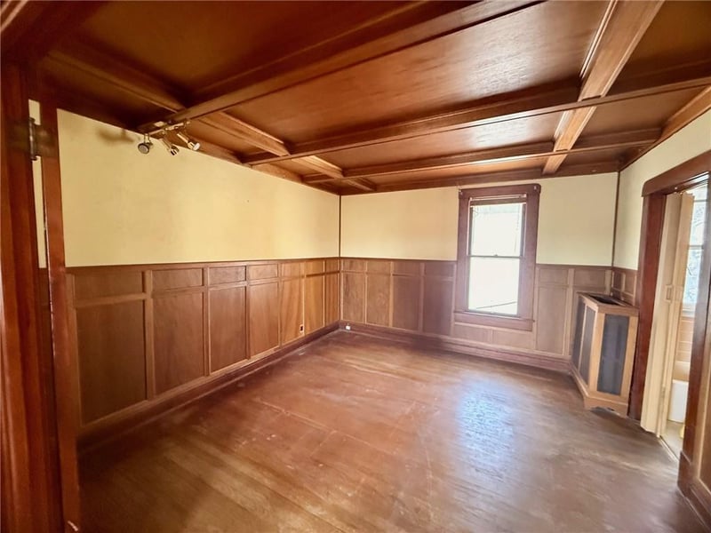 701 Mcdonald St, St Joseph, MO 64505