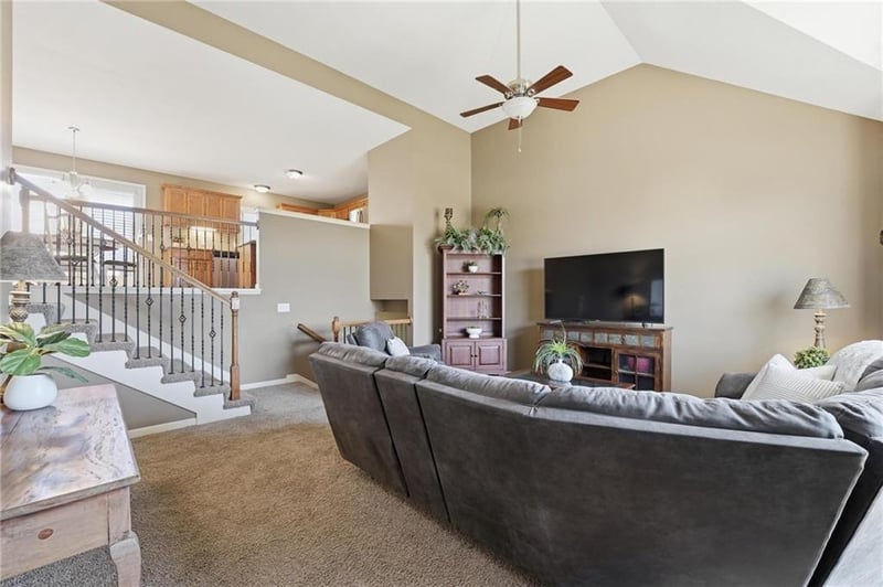 11207 Summit St, Kansas City, MO 64155