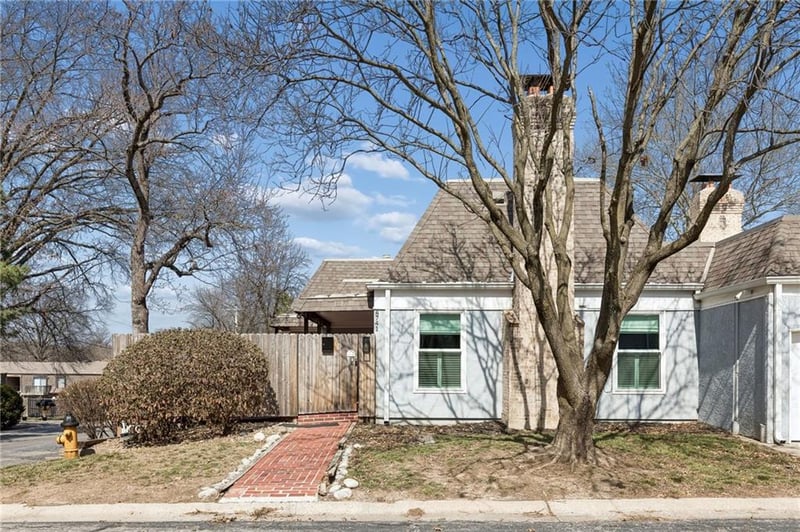 8741 Riggs Cir, Overland Park, KS 66212