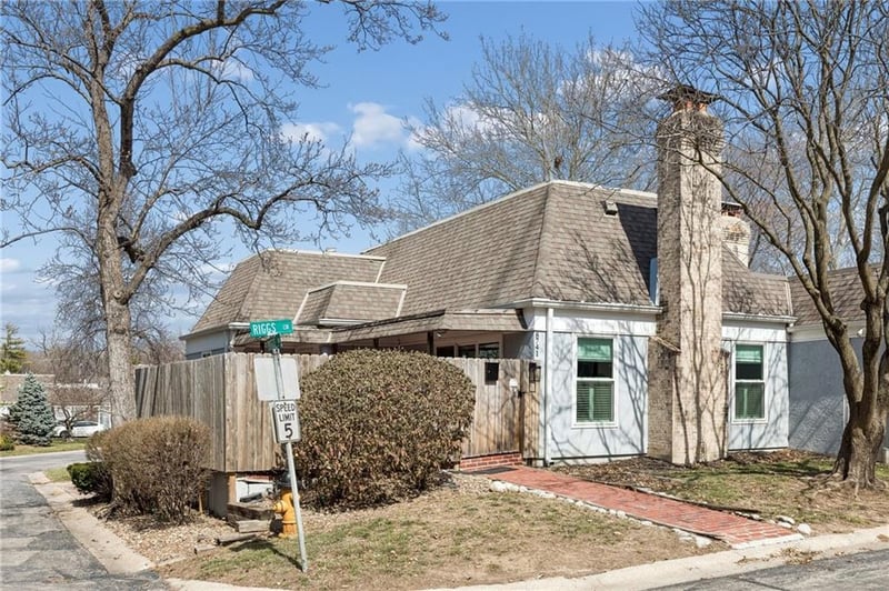 8741 Riggs Cir, Overland Park, KS 66212