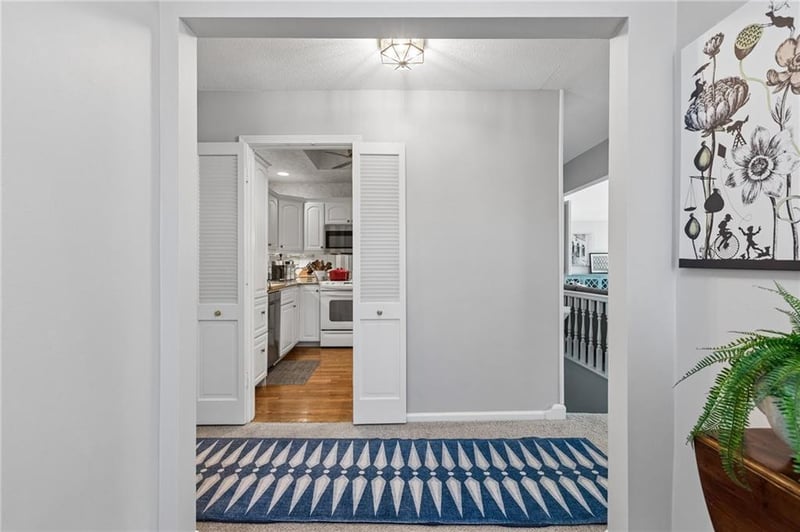 8741 Riggs Cir, Overland Park, KS 66212