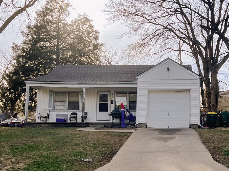 2720 33rd St, Kansas City, KS 66104