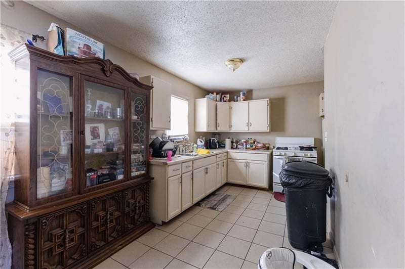 2720 N 33rd St, Kansas City, KS 66104