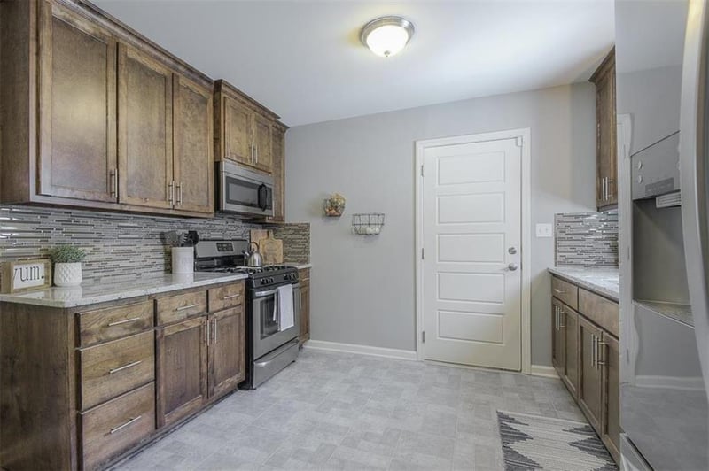 7415 Maple Ln, Overland Park, KS 66204