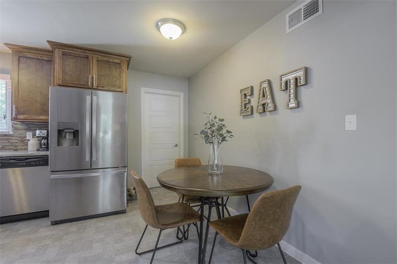 7415 Maple Ln, Overland Park, KS 66204