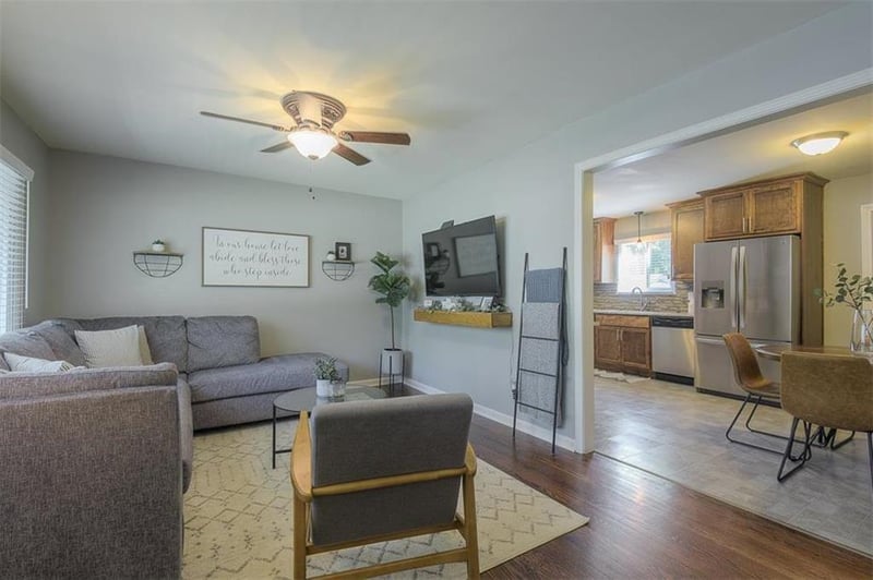 7415 Maple Ln, Overland Park, KS 66204