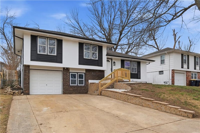 11608 Greenwood Rd, Kansas City, MO 64134