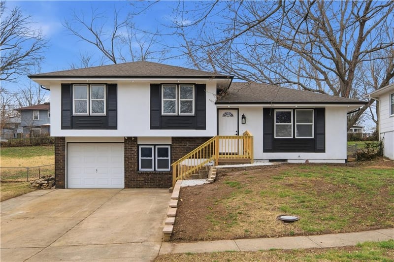 11608 Greenwood Rd, Kansas City, MO 64134