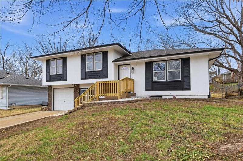 11608 Greenwood Rd, Kansas City, MO 64134