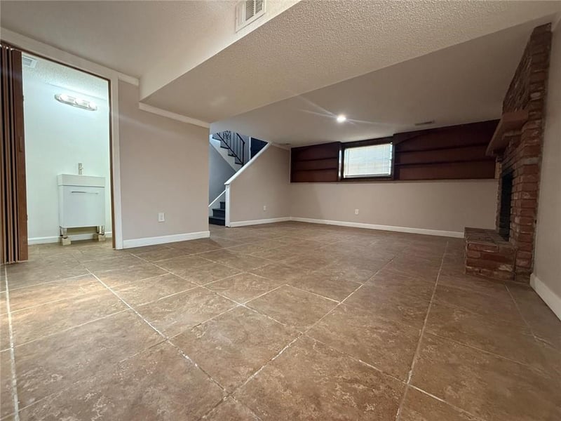 10342 Tullis Ave, Kansas City, MO 64134