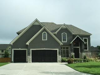 9414 149th Ter, Overland Park, KS 66221