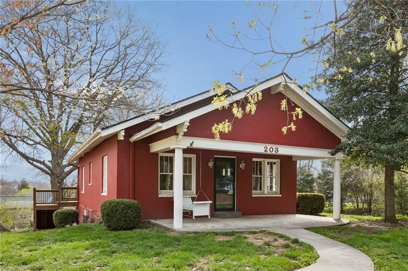 203 Ridge Ave, Liberty, MO 64068
