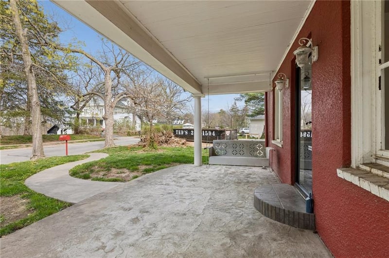203 Ridge Ave, Liberty, MO 64068