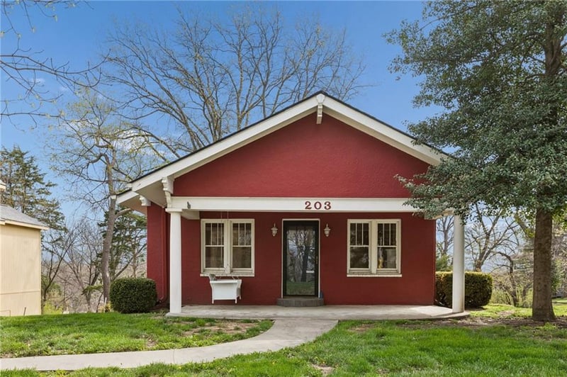 203 Ridge Ave, Liberty, MO 64068