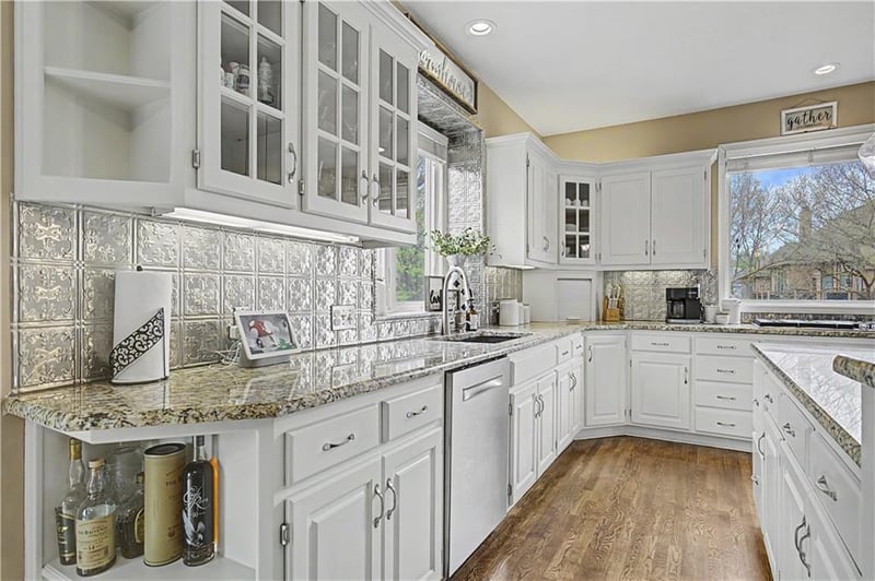 13505 53rd Ter, Shawnee, KS 66216