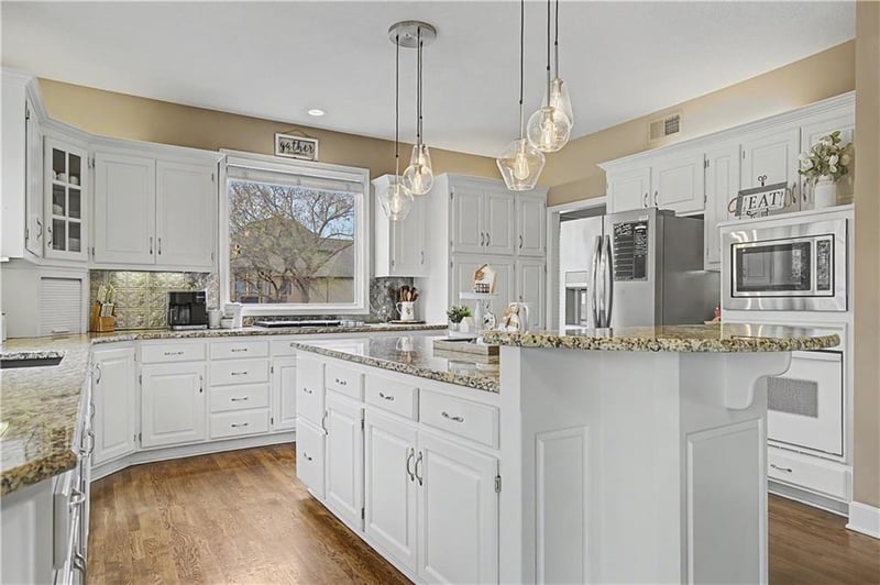 13505 53rd Ter, Shawnee, KS 66216
