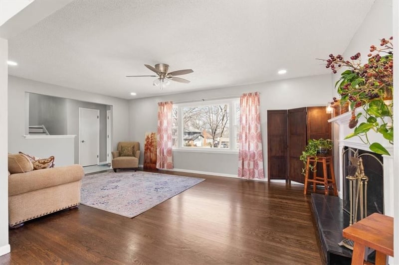 4309 Grandview Rd, Kansas City, MO 64137