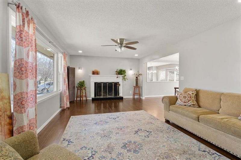 4309 Grandview Rd, Kansas City, MO 64137