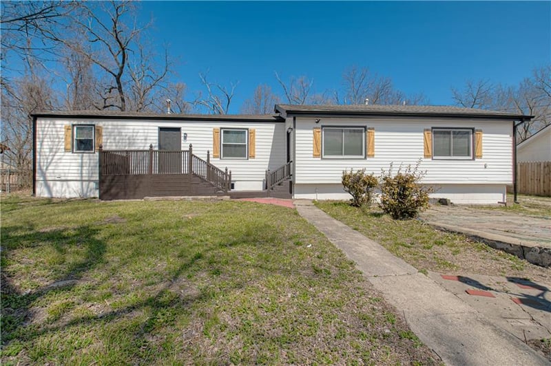 231 Springdale Ave, Bonner Springs, KS 66012