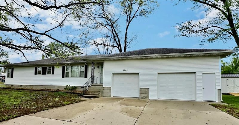 1201 1st St, El Dorado Springs, MO 64744