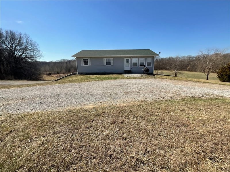 7250 SE Bobby Rd, Cameron, MO 64429