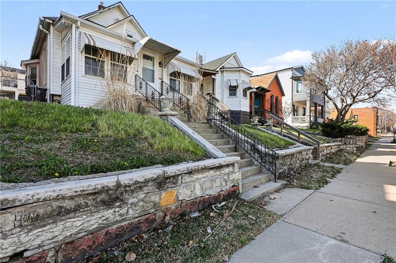 2122 Summit St, Kansas City, MO 64108