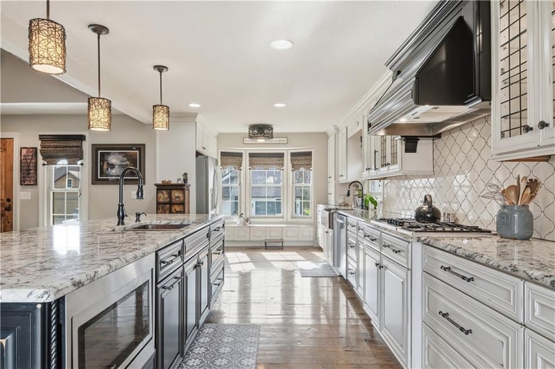 209 Saponi Ln, Lake Winnebago, MO 64034